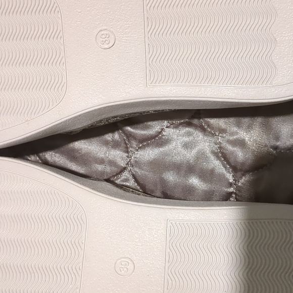 NIB SIZE 8.5 FEVER SOLE SILVER ON SILVER GLITTER SLIP ON SNEAKERS - Picture 7 of 10